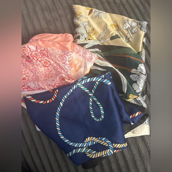 Lot of Silk Scarves (4) - Picture 1 of 5